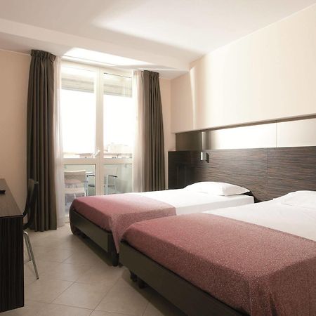 Rosso Frizzante Hotel Sorbara ภายนอก รูปภาพ