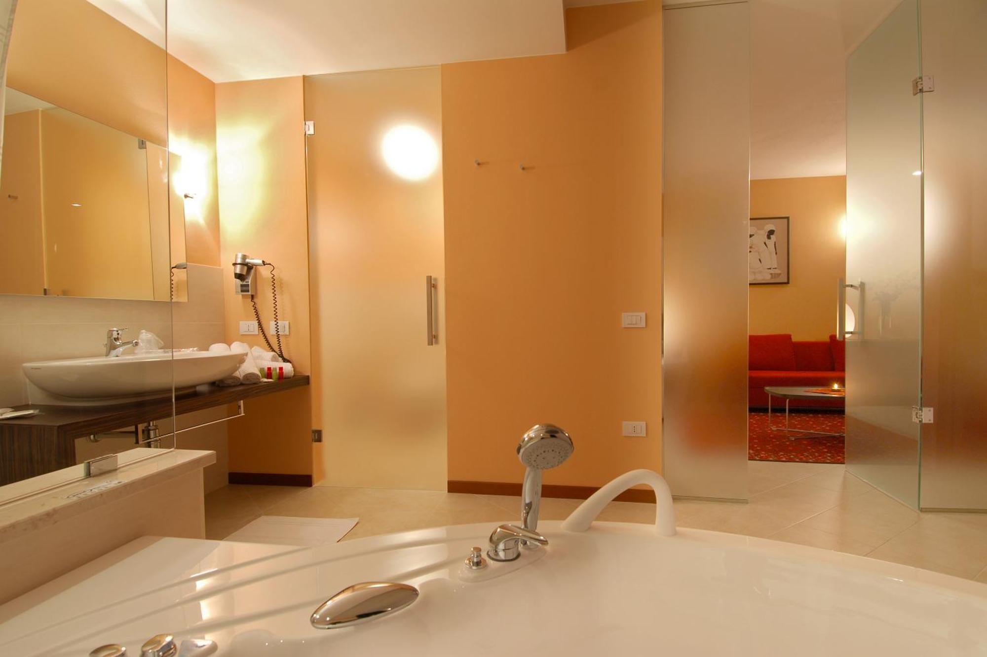 Rosso Frizzante Hotel Sorbara ภายนอก รูปภาพ