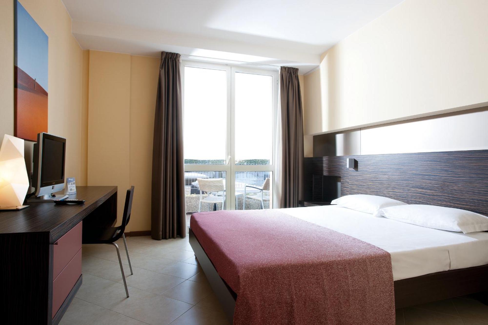 Rosso Frizzante Hotel Sorbara ภายนอก รูปภาพ