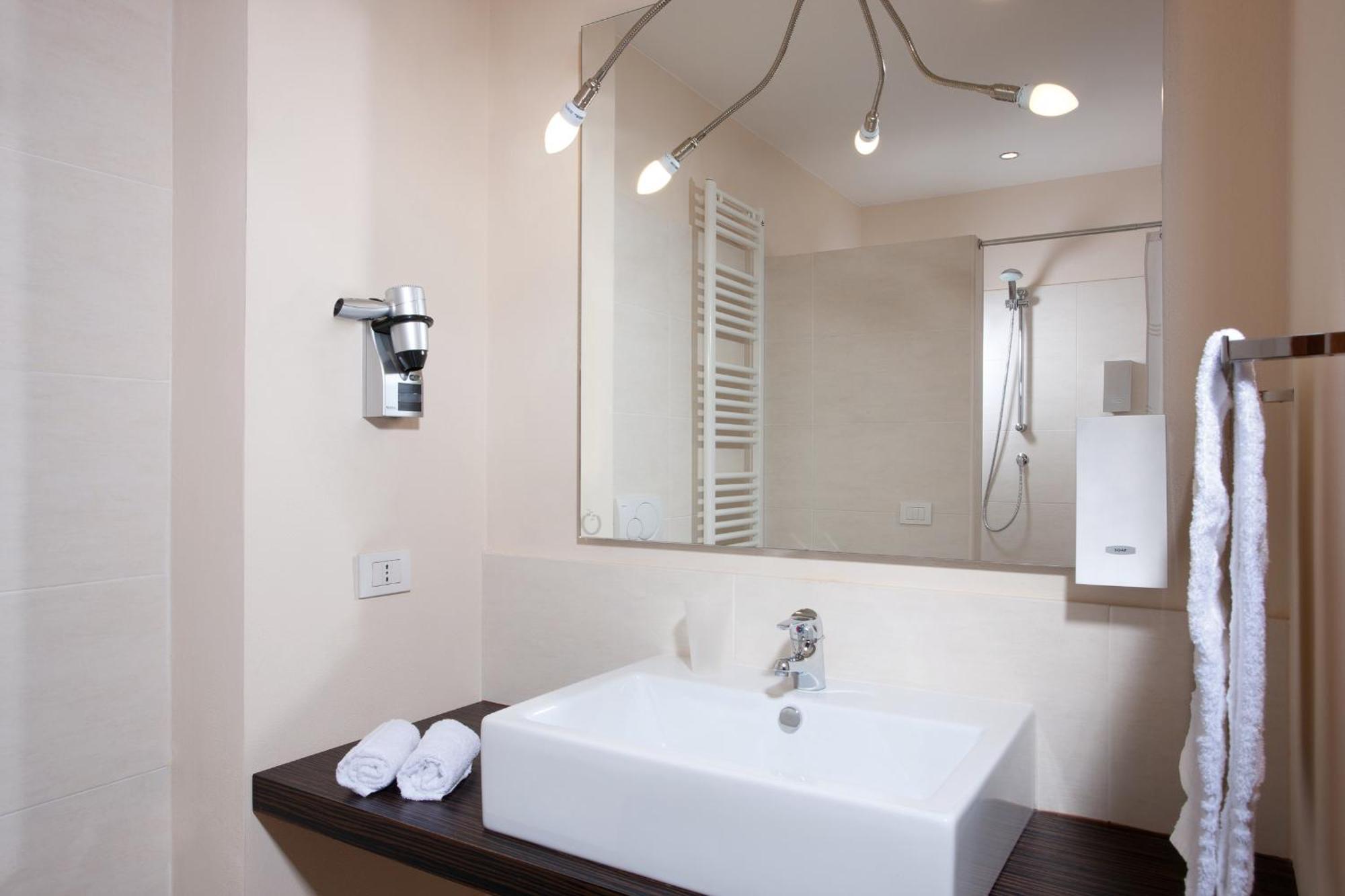 Rosso Frizzante Hotel Sorbara ภายนอก รูปภาพ