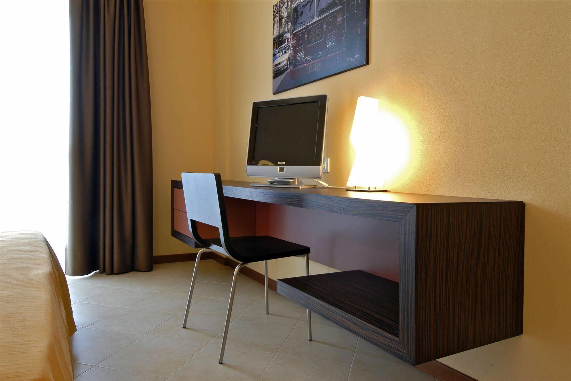 Rosso Frizzante Hotel Sorbara ภายนอก รูปภาพ