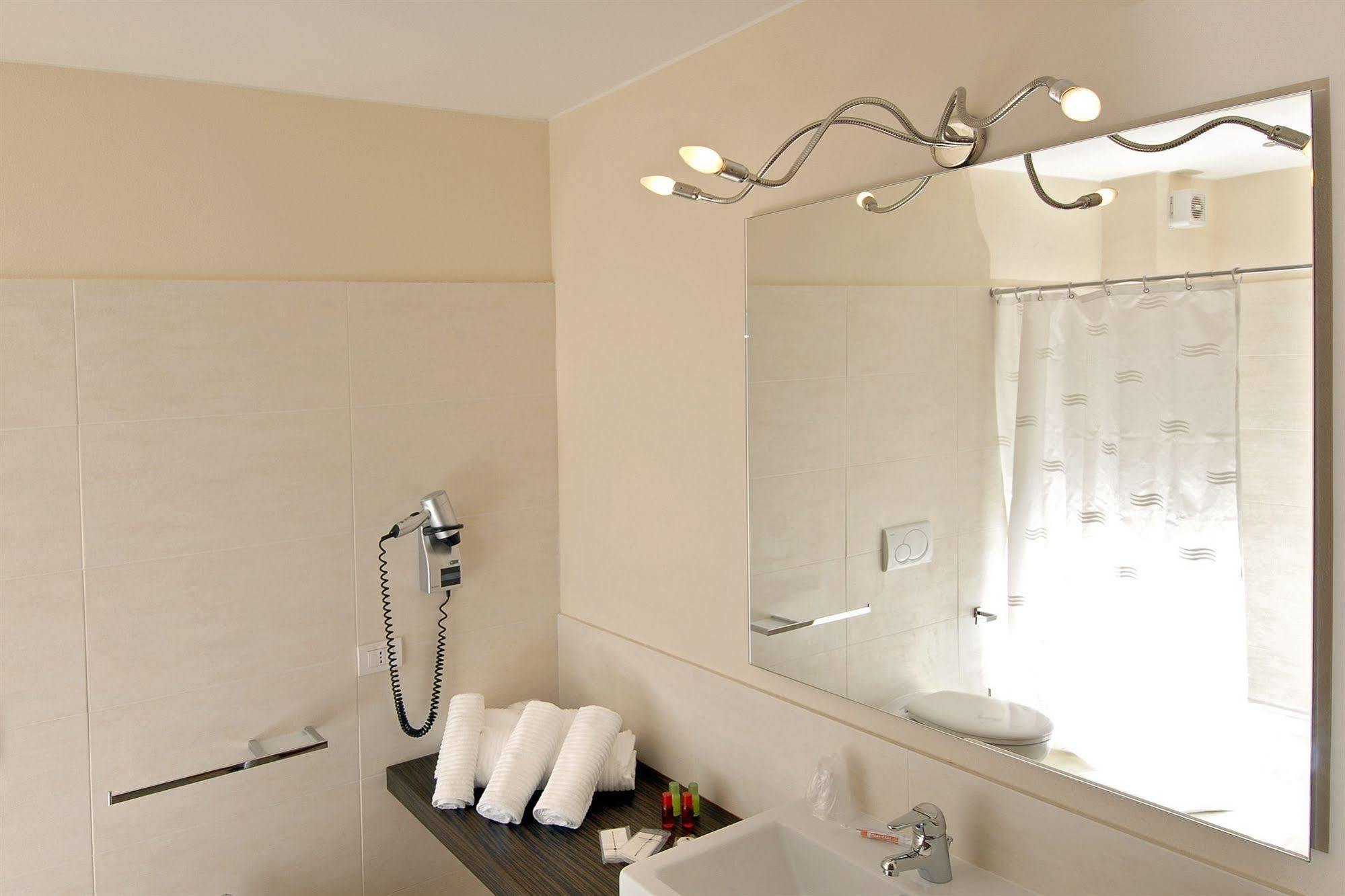 Rosso Frizzante Hotel Sorbara ภายนอก รูปภาพ