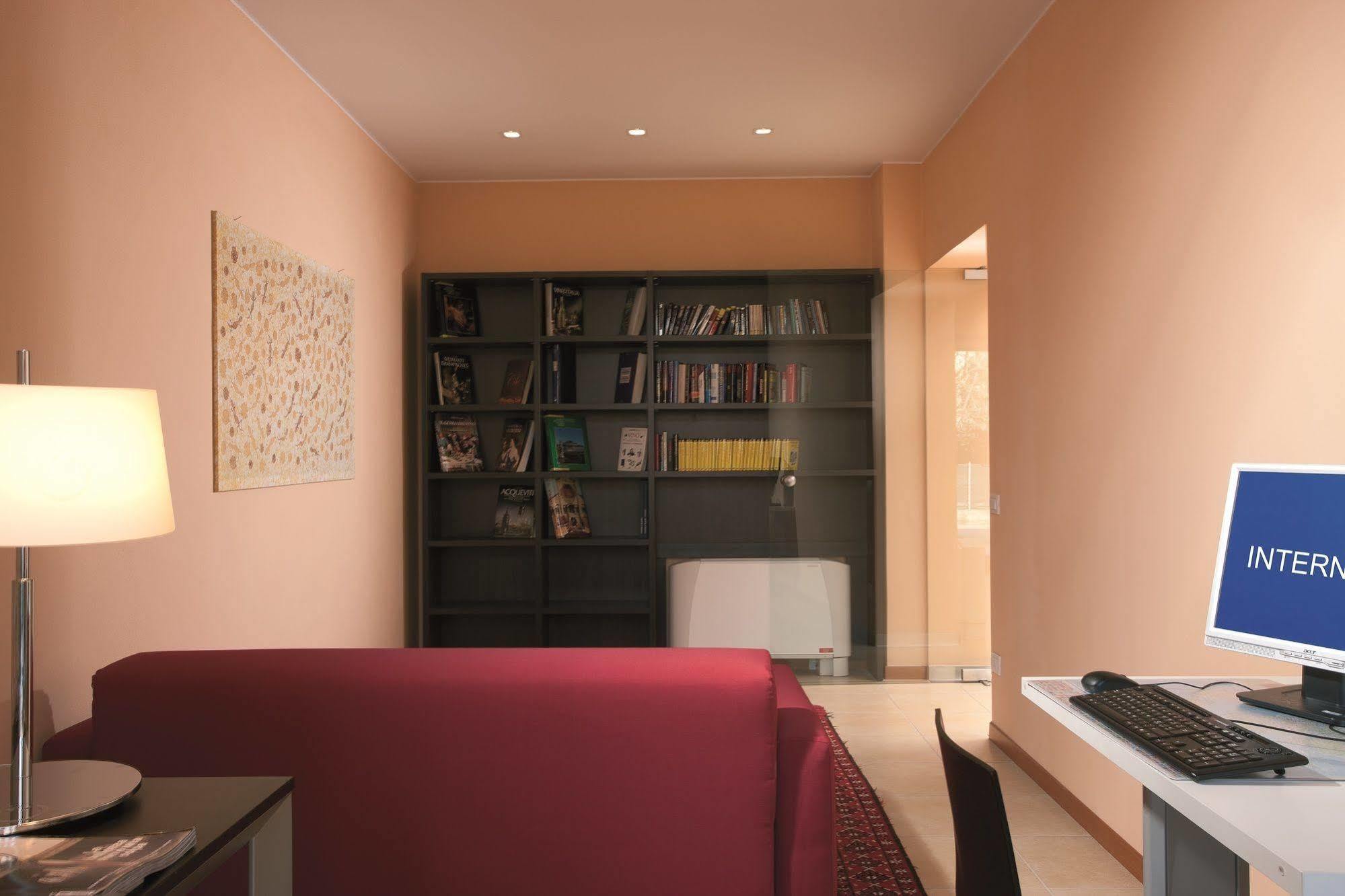 Rosso Frizzante Hotel Sorbara ภายนอก รูปภาพ