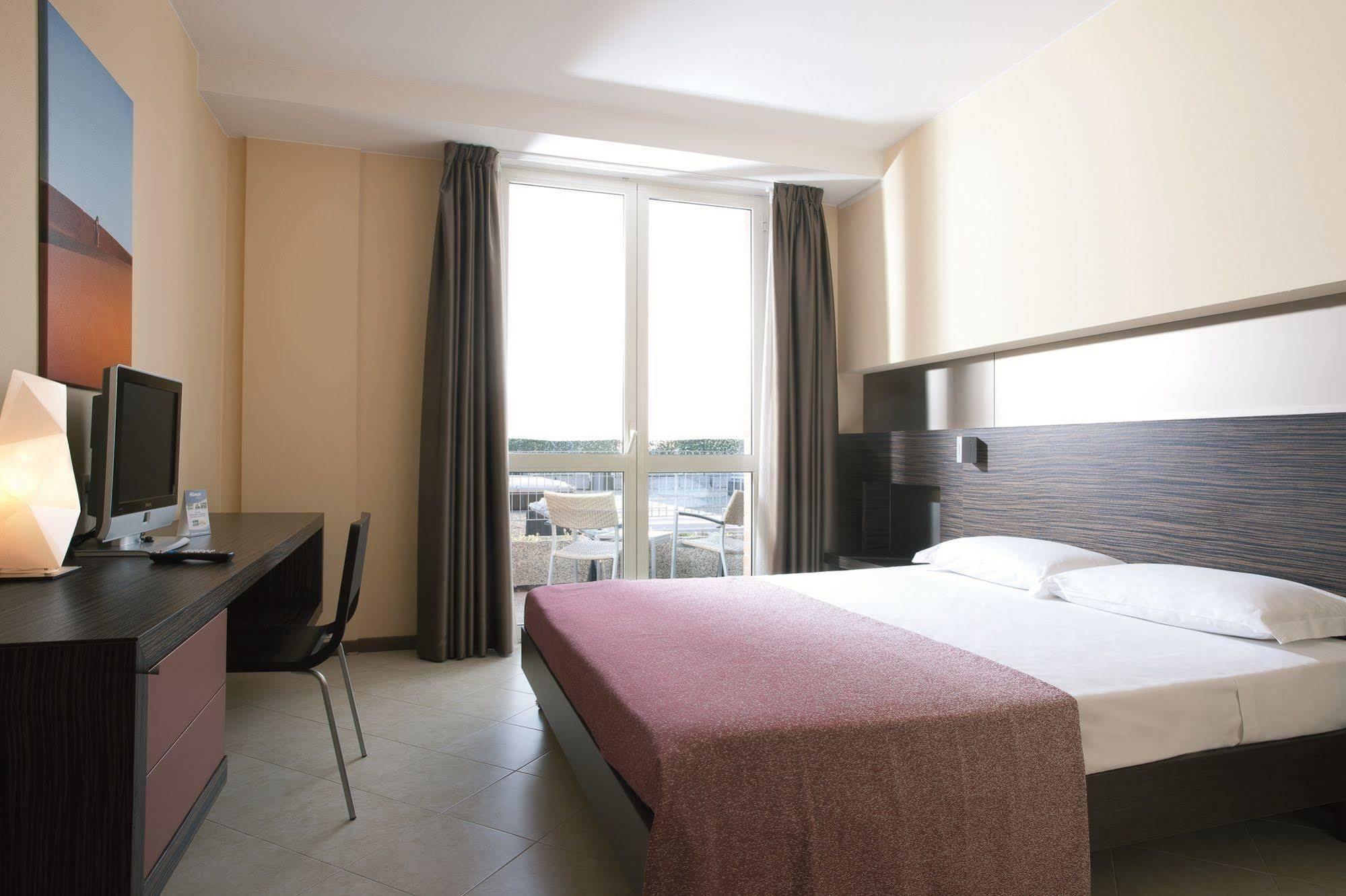 Rosso Frizzante Hotel Sorbara ภายนอก รูปภาพ