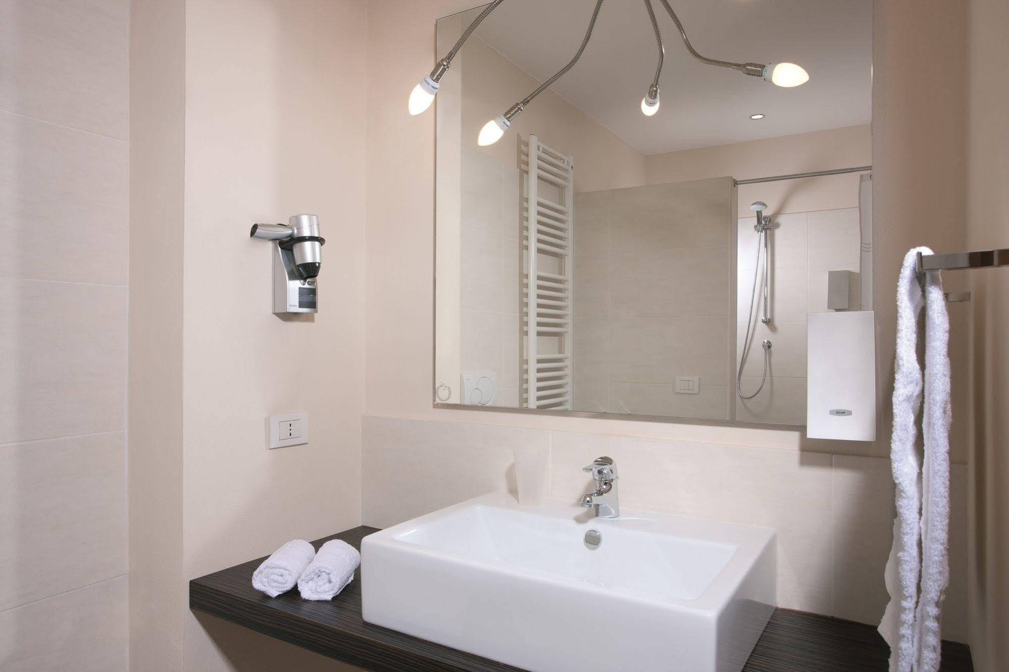 Rosso Frizzante Hotel Sorbara ภายนอก รูปภาพ
