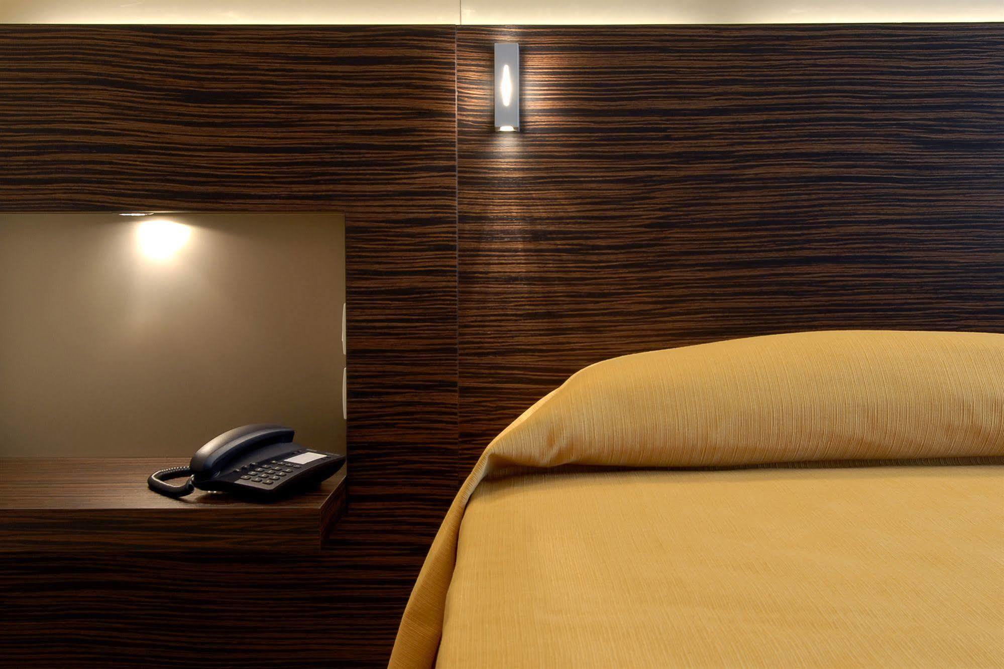 Rosso Frizzante Hotel Sorbara ภายนอก รูปภาพ