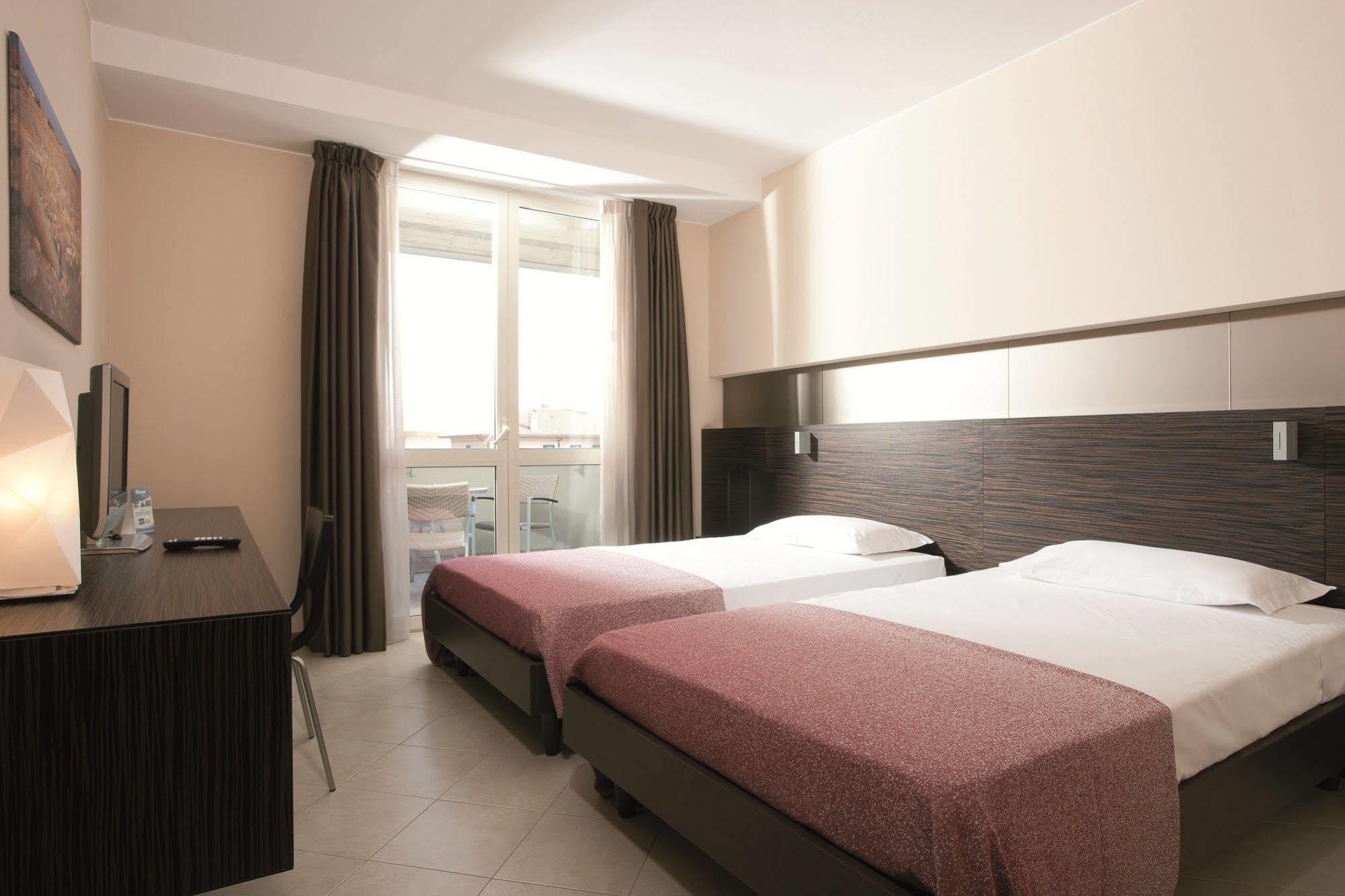 Rosso Frizzante Hotel Sorbara ภายนอก รูปภาพ